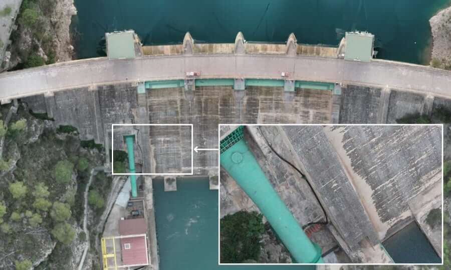 Dam inspection with aerial images
